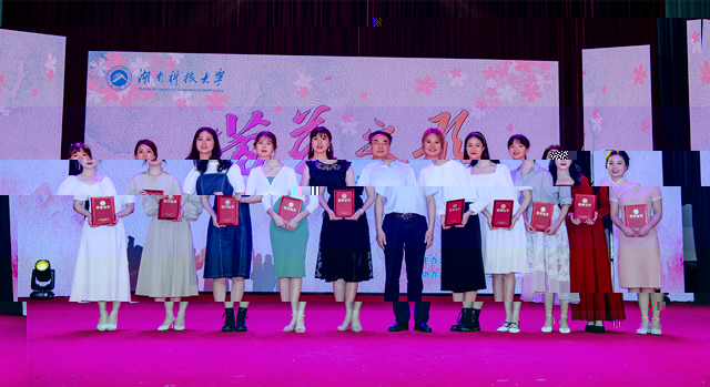 7d8e41b86a3d4d6aaa7b1b010933a470.jpg 芳菲8.jpg