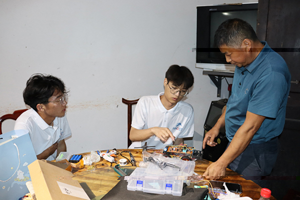 35e27688b2ce4273a8450cb67e63c4c4.jpg 藍牙智能車.jpg