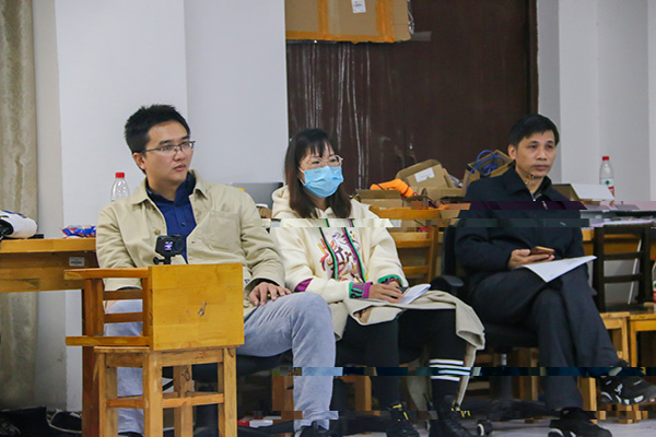 8a7209f1ae1348b88e5b892913297f4d.jpg 三位老師.JPG