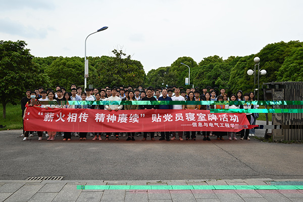 fcd927d360904b98b43654309475a757.jpg 合影.jpg